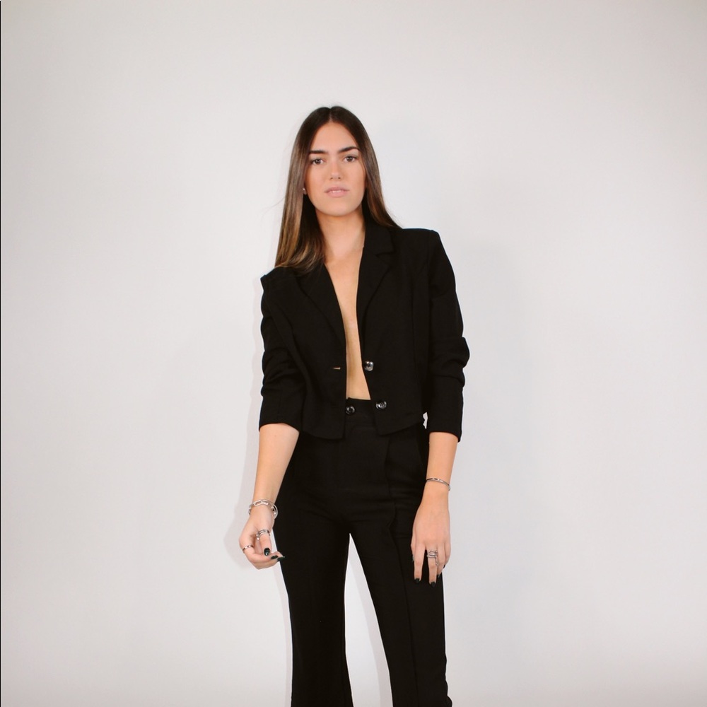 Cropped black blazer